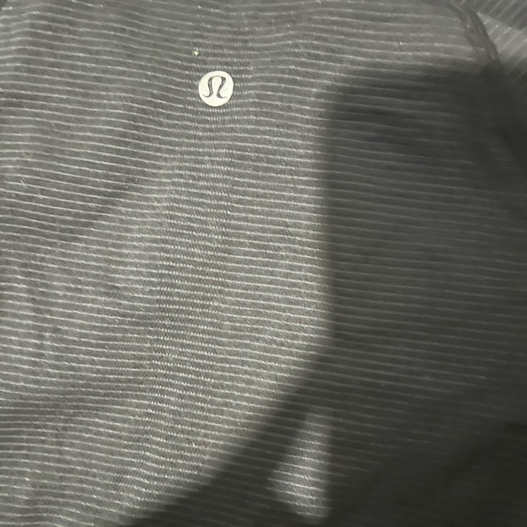 Black colored longe sleeve Lululemon swiftly tech - Picture 3 of 3